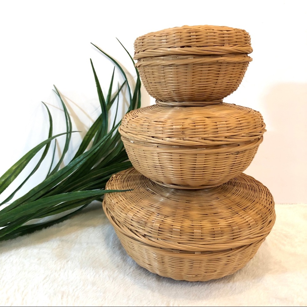 Vintage Wicker Basket Set of 3 w/ Lids Nesting